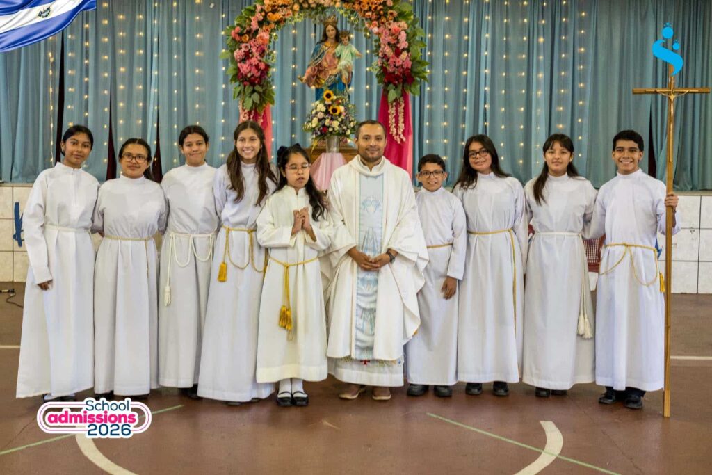 Cuatro nuevos acólitos del Colegio Salesiano Santa Inés realizan su promesa de servicio a Jesús
